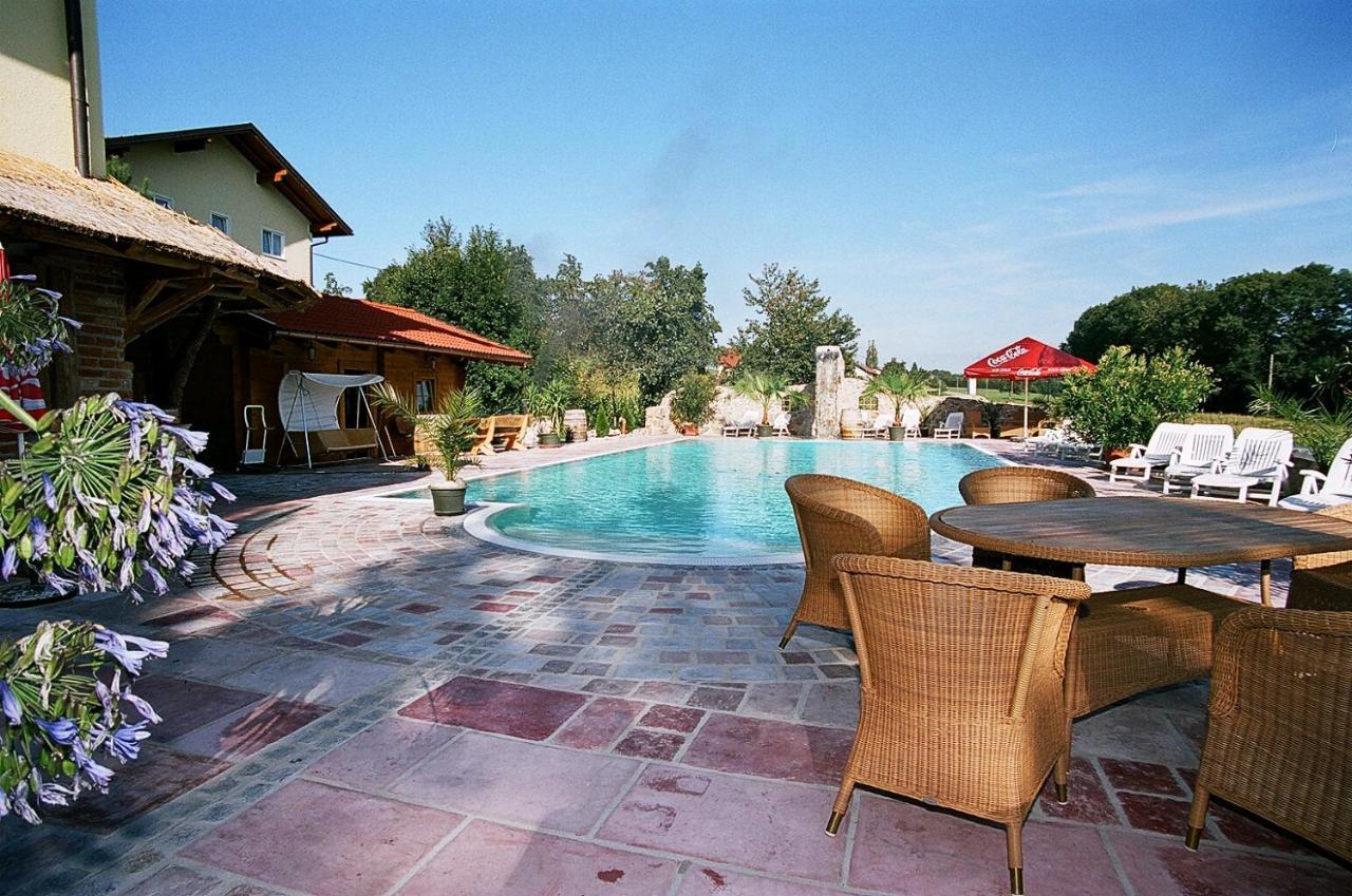 Hotel Gasthof-Strasser Tumeltsham Zewnętrze zdjęcie